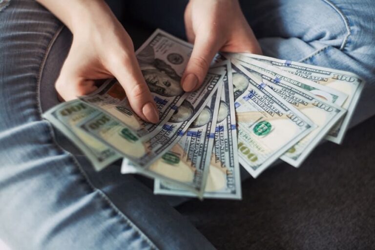How To Move Out And Save Money?