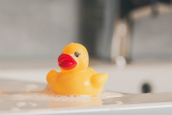 How To Remove Hard Water Stains From Your Plastic Bathtub