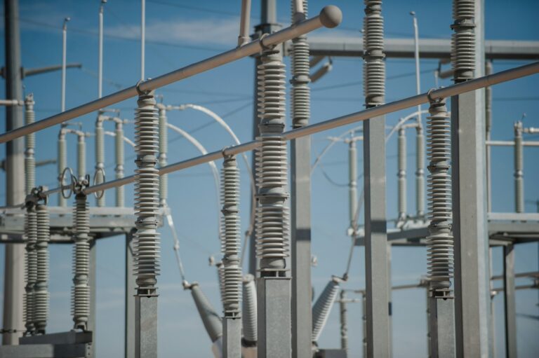 How Is A Conductor Different From An Insulator