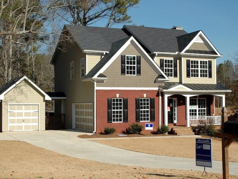Navigating Market Trends: Expert Insights For A Speedy Home Sale